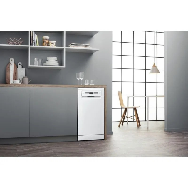 Hotpoint HSFO3T223WUKN Slimline Dishwasher - White - 10 Place Settings