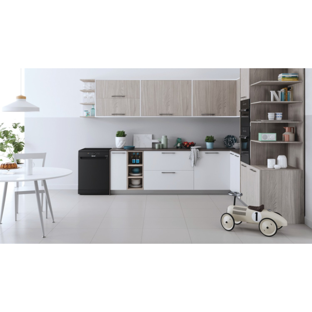 Indesit D2F HK26 B UK D2FHK26BUK 60cm Dishwasher - Black - 14 Place Setting