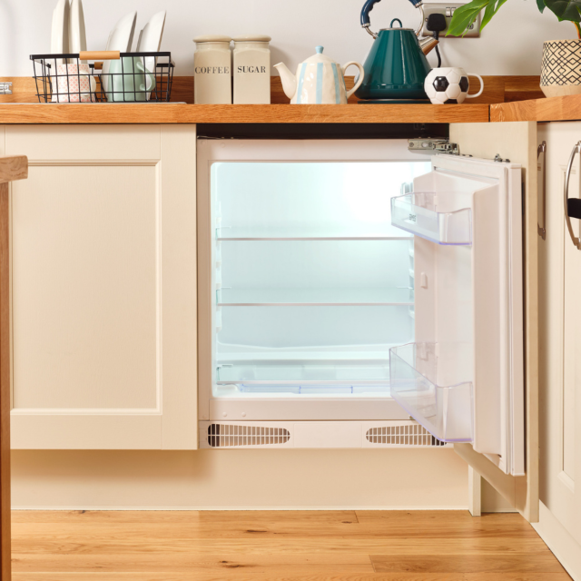 Sensis RFUCBI01L54EW 59.5cm Built-In Larder Fridge White
